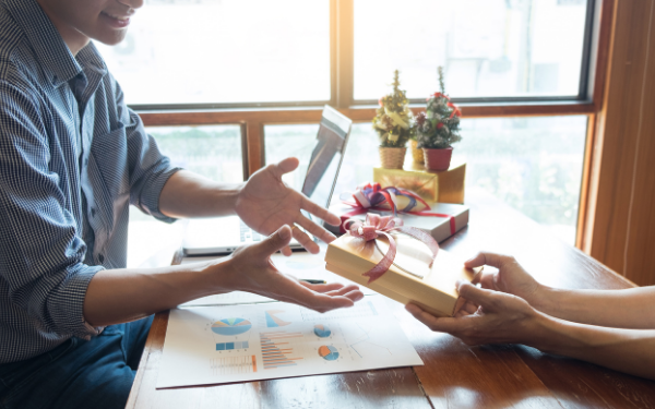 You are currently viewing The Importance Of Corporate Gifting In Business Growth